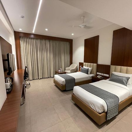 Jubilee Park Hotel Haiderabad Buitenkant foto
