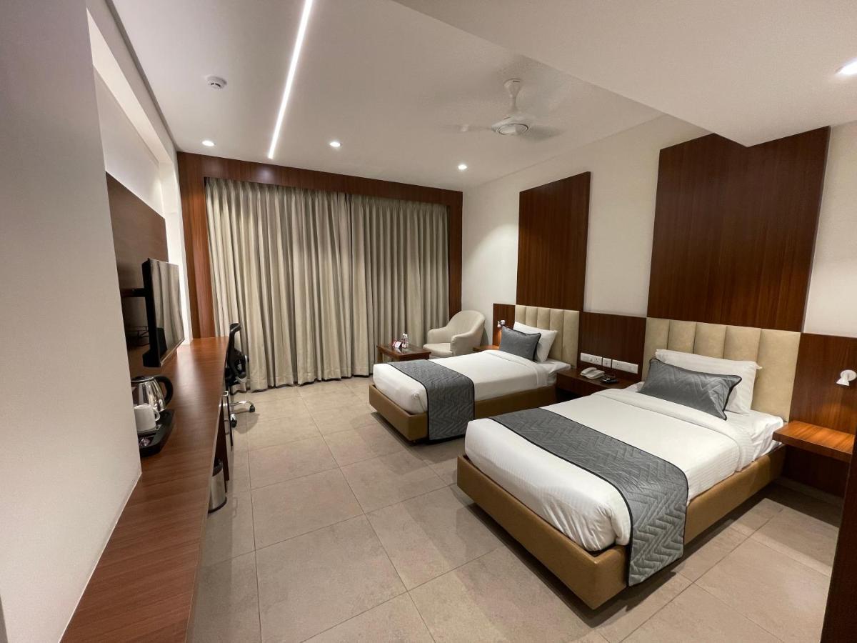 Jubilee Park Hotel Haiderabad Buitenkant foto