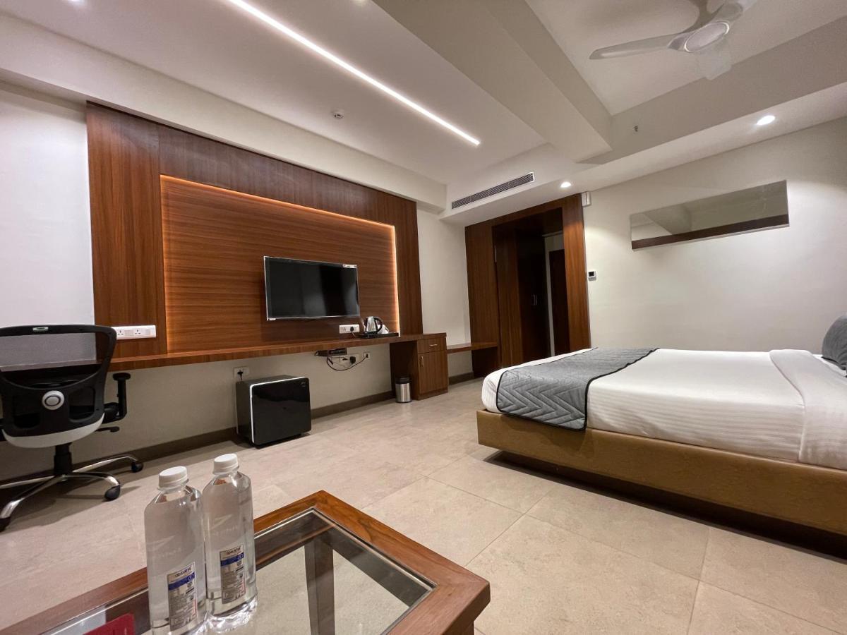 Jubilee Park Hotel Haiderabad Buitenkant foto