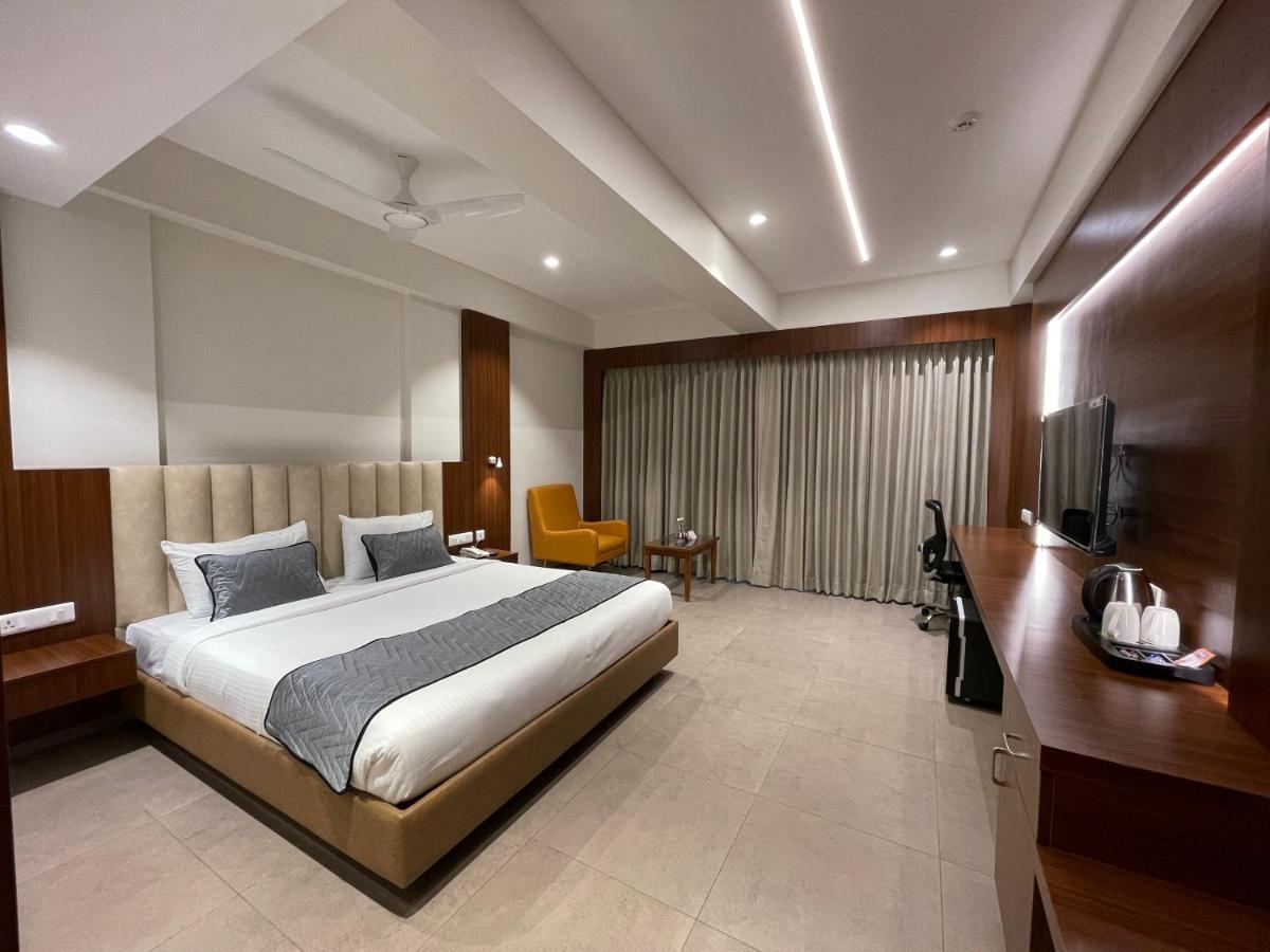 Jubilee Park Hotel Haiderabad Buitenkant foto