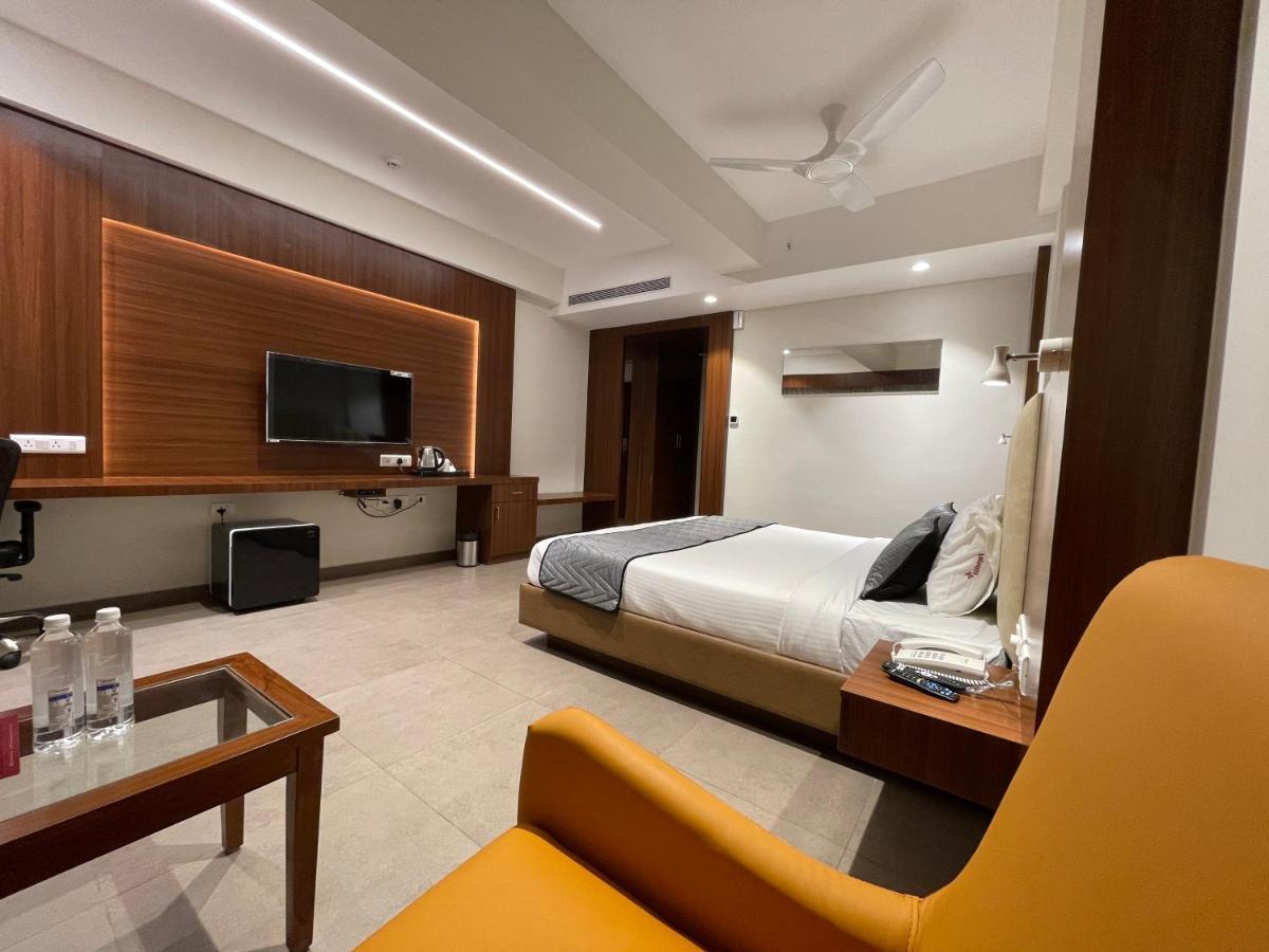 Jubilee Park Hotel Haiderabad Buitenkant foto
